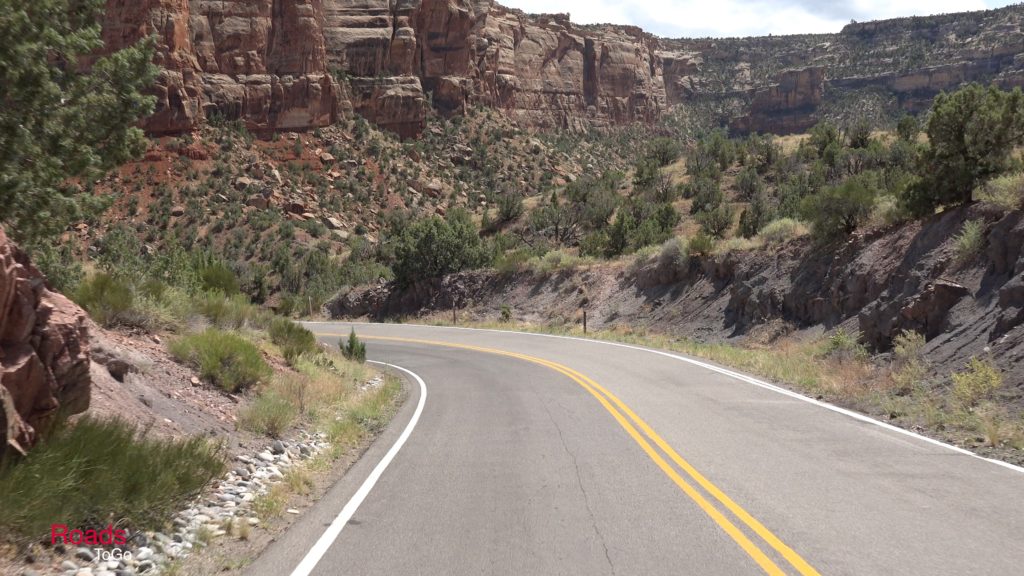 RoadsToGo Best Driving Roads and Motorcycle Roads - Monument Road and Rim Rock Road